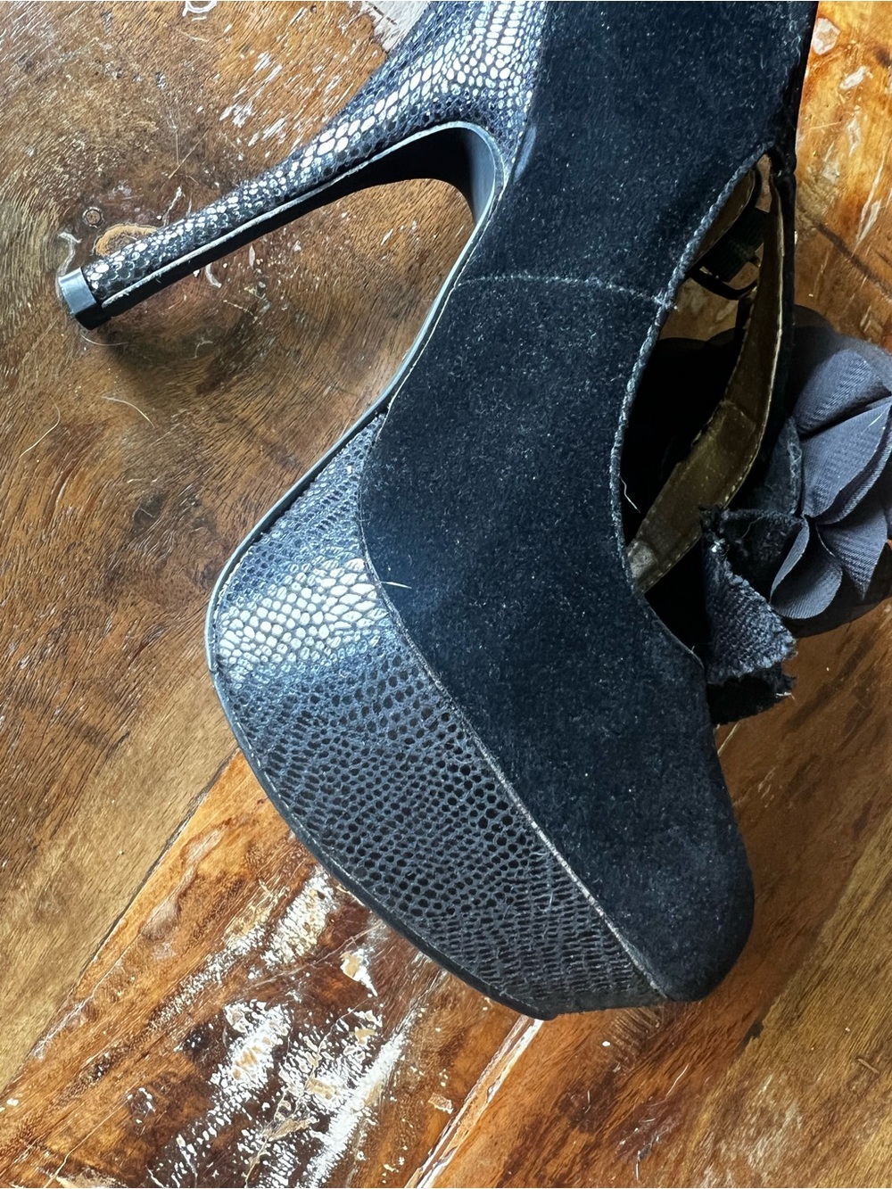 Qupid Black Floral Accent Platform Mary Jane Heels - Picture 9 of 14